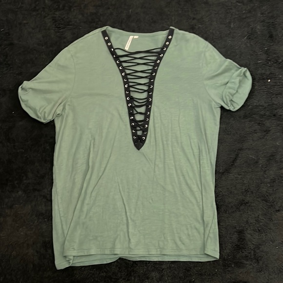 VNeck laced grommet t shirt - Picture 1 of 4